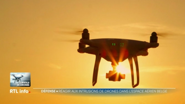 C'est donc par mesure de sécurité que le trafic aérien a été interrompu hier soir. Et cette décision n'est pas sans conséquences. Alors, qui décide ? Quelle est la procédure ? Et puis, pourquoi n'a-t-on pas cherché, ou réussi, à intercepter ces drones ?