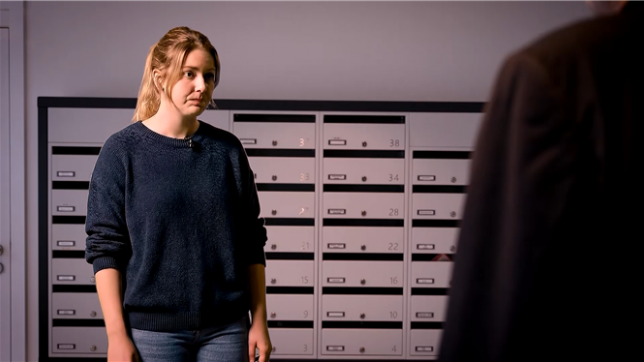 Une jeune femme en burn-out raconte comment elle combine allocations et travail au noir. Un témoignage inédit, extrait du magazine « Je vous dérange » de Christophe Deborsu.