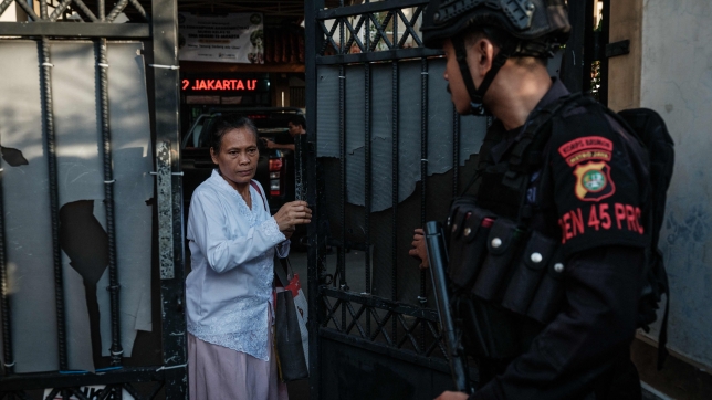 Les autorités ont fait évacuer les personnes à l’intérieur de l’établissement