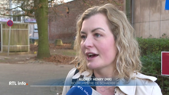 Un homme a été tué par balles dans le quartier Marbotin de Bruxelles ce vendredi soir. Les coups de feu ont retenti vers 21h20 sur la chaussée de Haecht. Une enquête est en cours, mais le Parquet reste très discret sur les circonstances du meurtre.