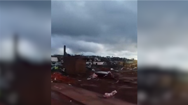 Au moins cinq personnes ont été tuées et 432 blessées par une tornade qui a dévasté une localité du sud du Brésil, dans l'Etat du Parana, ont annoncé samedi les autorités locales.