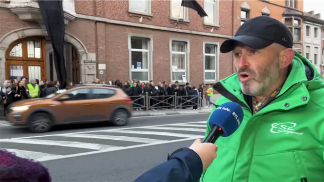 Occasionner beaucoup de dégâts à l'enseignement : à Binche, les enseignants se parent de noir pour protester contre les réformes du gouvernement