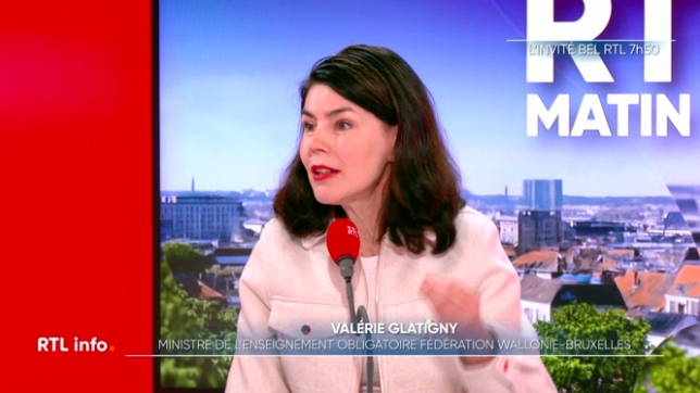 Valérie Glatigny justifie ces mesures par des difficultés budgétaires. La Fédération Wallonie-Bruxelles est en déficit structurel. La ministre de l'Enseignement explique qu'il fallait agir.