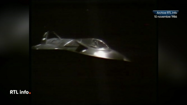 Le F-19, dont on vendait des répliques dans les magasins de jouets n'a jamais été produit dans la réalité à moins qu'il soit 40 ans plus tard encore top secret.