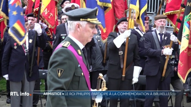 Le Roi Philippe a participé ce matin aux commémorations du 11 novembre, lors d'une cérémonie officielle devant la flamme du soldat inconnu à Bruxelles, une tradition pour célébrer la fin de la Première Guerre mondiale et honorer les 41 000 soldats belges morts en 14-18.