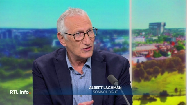 Invité du RTL info 13h., le somnologue Albert Lachmann évoque le sommeil chez la femme ménopausée, souvent perturbé. Il explique les symptômes et les traitements possibles.