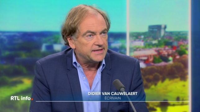 Invité du RTL info 13H., Didier Van Cauwelaert présente son essai Intelligence naturelle, quand le génie du vivant surpasse l'IA, paru chez Fayard.