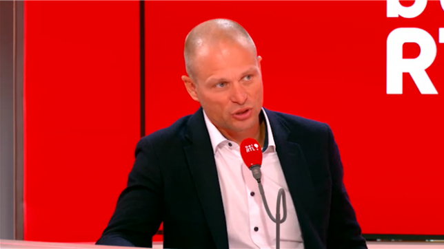 Vous avez appris un métier sur le terrain, sans diplôme ? La validation des compétences permet de faire reconnaître officiellement votre savoir-faire et d’ouvrir la voie à de nouvelles opportunités professionnelles.