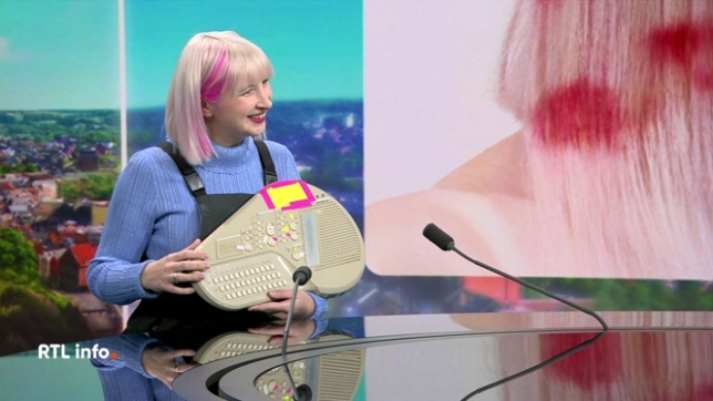 La chanteuse belge Alice on The Roof est l'invitée du RTLinfo 13h. pour présenter son 3ème album, sobrement intitulé Alice, chanté exclusivement en français.