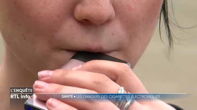 Le vapotage compromet les droits fondamentaux des enfant, selon les conclusions d’une équipe internationale de chercheurs. D’après ces experts, certains d’entre eux manquent l’école pour vapoter et ont des difficultés de concentration en classe en raison de leur dépendance à la nicotine.