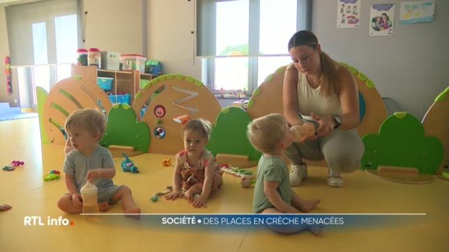 Des services d'accueil de la petite enfance voient leurs budgets menacés, risquant d'asphyxier financièrement de nombreuses structures. La ministre nuance ce scénario.