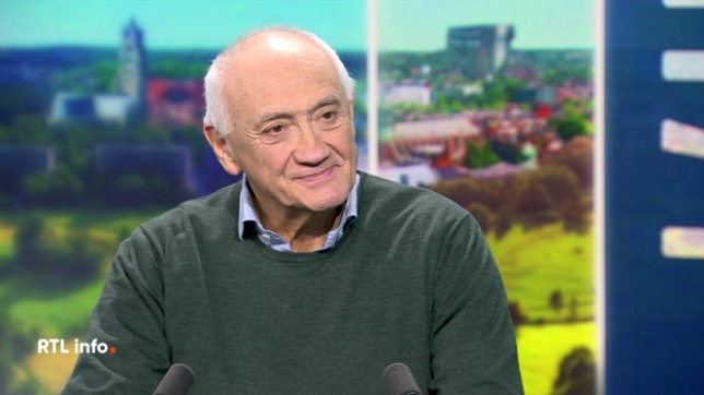 Spécialiste de la famille royale britannique, Marc Roche présente son livre intitulé Ma vie chez les Windsor où il évoque notamment ses rencontres avec des membres de la famille royale britannique dont le roi Charles III.