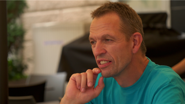 Séparés de leur quotidien, les agriculteurs vivent leurs premières vraies heures à deux. Mais l’amour naissant résistera-t-il à la réalité ? Pour Dominique et Stéphanie, l’heure des certitudes a sonné… mais pas forcément dans le sens espéré.