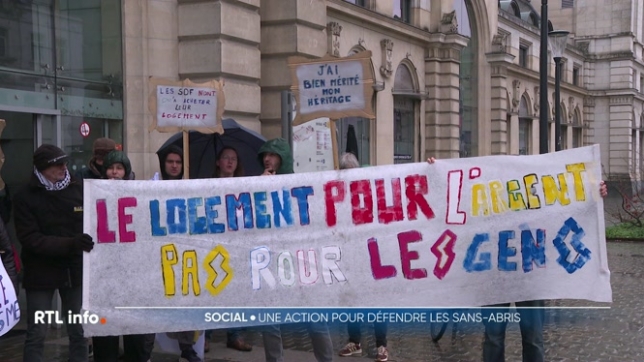 Des associations qui travaillent avec les sans-abri ont mené une action devant le gouvernement wallon. Ils demandent plus de logements accessibles aux plus précarisés. Une alerte qui sonne au moment où les températures redescendent, ce qui fragilise encore plus les personnes qui vivent dans la rue.