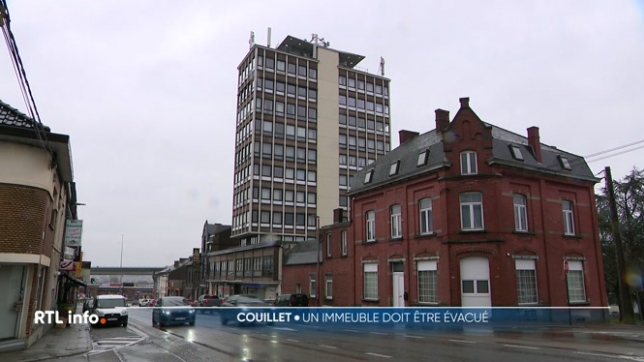 A Couillet, une trentaine d'habitants doivent évacuer leur immeuble dans les prochains jours. La structure du bâtiment est abîmée, ce qui le rend dangereux. Beaucoup de locataires n'ont été prévenus qu'aujourd'hui de ce départ en urgence.