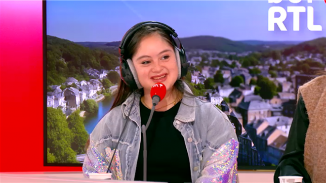 Après le succès d’Un p’tit truc en plus, la jeune actrice trisomique annonce son prochain projet à la télévision aux côtés de Mimie Mathy.