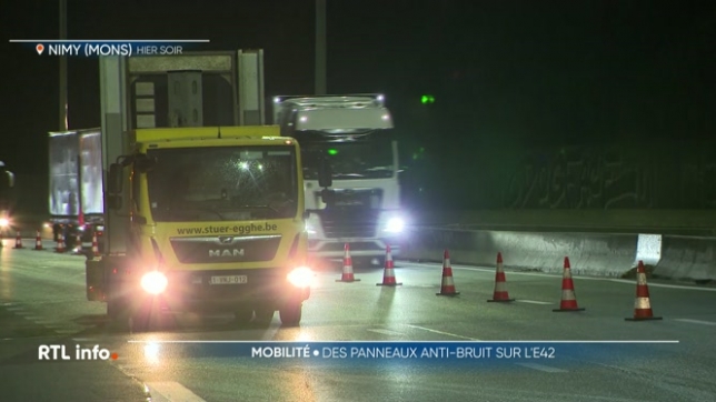 Les panneaux anti-bruits y sont revus et corrigés. Des murs plus hauts et plus performants. Une rénovation lourde et importante pour les riverains qui a lieu la nuit.