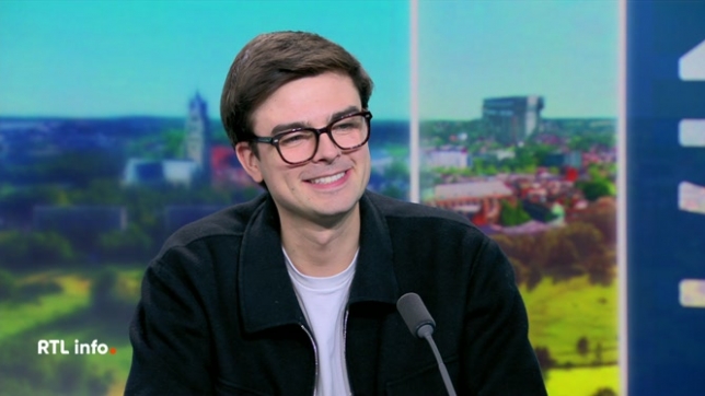 Hugo Décrypte publie sa première BD intitulée Hugo Décrypte en Russie, une façon de raconter l'histoire et la politique russe de manière ludique et approfondie.