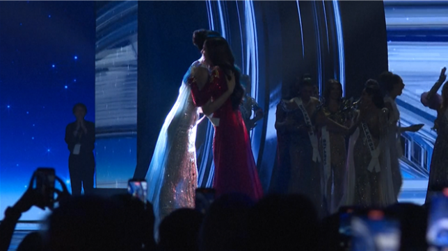 Fatima Bosch, cible d’insultes en plein concours, décroche la couronne de Miss Univers 2025 en Thaïlande. Sa victoire, saluée jusqu’à la présidence mexicaine, devient un symbole de fierté et d’émancipation féminine.