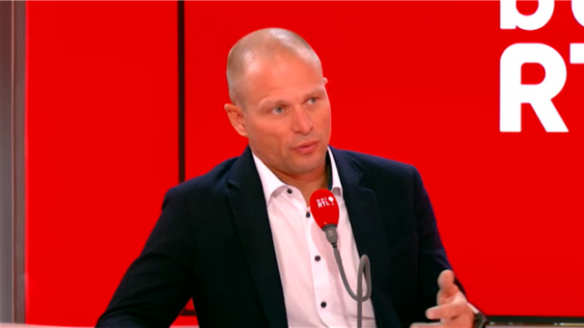 À 50 ans et plus, il est tout à fait possible de relancer sa carrière professionnelle. Loin d’être un frein, l’âge peut devenir un atout majeur dans la recherche d’un emploi ou le lancement d’un projet indépendant.