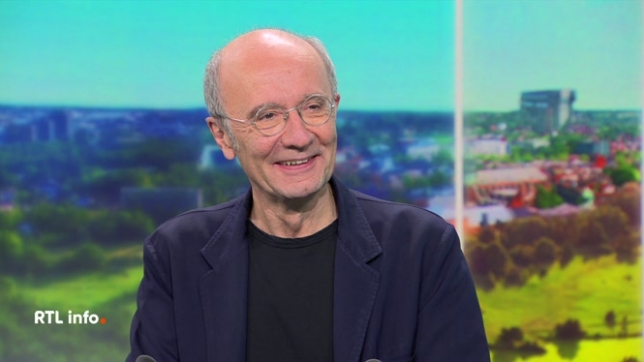 Invité du RTL info 13H., Philippe Geluck présente le 25e album du Chat qui s'intitule L'origine du Chat. L'occasion pour le dessinateur belge de raconter l'enfance et la jeunesse du chat.