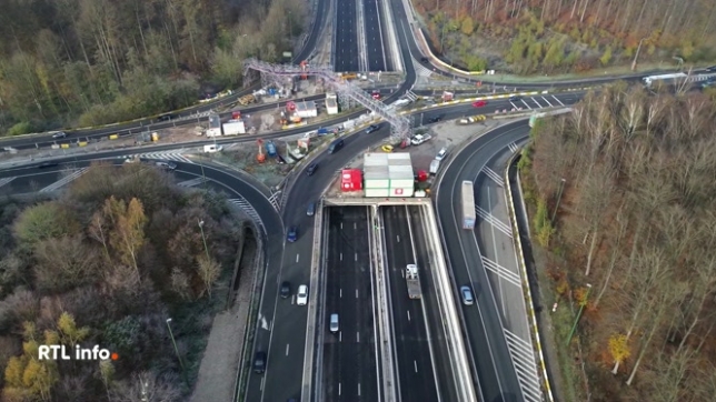Bonne nouvelle pour les navetteurs: le tunnel de l'E411 sous le carrefour Léonard est à présent rouvert à la circulation. Quelques travaux de finition doivent encore être réalisés mais ils le seront en soirée et de nuit.