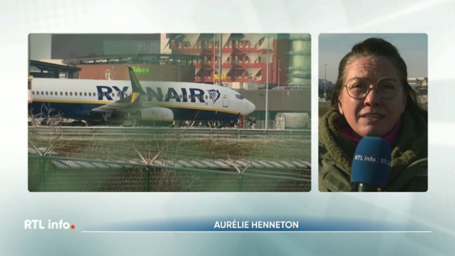 En direct de l'aéroport de Charleroi, Aurélie Henneton évoque les perturbations dans les transports aérien et ferroviaire en raison du froid et du gel.