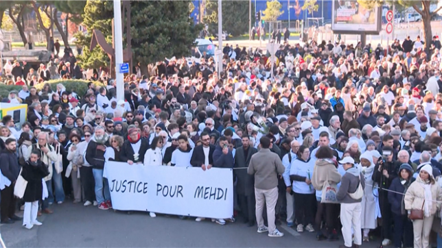 À Marseille, une foule s'est rassemblée pour rendre hommage à Mehdi, le frère d'Amine Kessaci