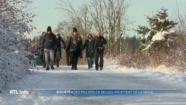 La Belgique connait un froid piquant depuis quelques heures mais les températures très basses pour la saison n'ont pas empêché les Belges de profiter d'un samedi lumineux. Exemple au Signal de Botrange et à la Baraque de Fraiture où la piste de ski était ouverte.