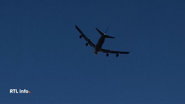 Plusieurs vols ont été déviés vers Zaventem hier soir, alors que le trafic aérien a été perturbé à Eindhoven, aux Pays-Bas. L'origine de ces engins reste inconnue, mais les soupçons se tournent vers la Russie.