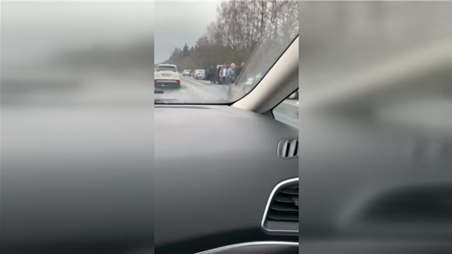 Deux accidents successifs perturbent la circulation sur l’autoroute A27 ce dimanche après-midi à Jalhay. Treize véhicules sont impliqués et les opérations de secours dureront un certain temps, affirment les pompiers.