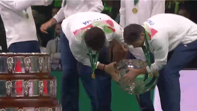 Oups: l'Italie gagne la Coupe Davis... mais brise le trophée
