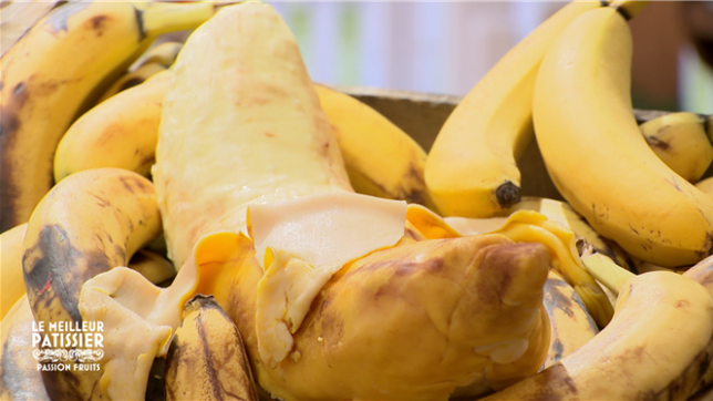 Pour l’épreuve des fruits XXL, Margot a présenté une banane géante au réalisme bluffant. Un dessert qui a provoqué un fou rire mémorable chez les juges.