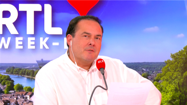 Surnommée la reine artiste, Élisabeth de Belgique a marqué la monarchie par sa passion pour les arts, sa liberté de ton et ses engagements hors normes.