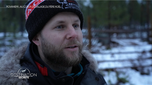À 34 ans, cet ancien pilote de ligne est devenu l’unique éleveur de rennes du village du Père Noël. Un métier-passion au cœur de la féérie lapone.