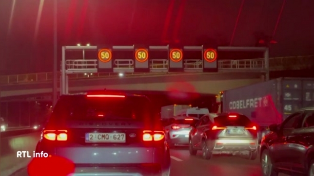 De gros embarras de circulation étaient signalés ce jeudi matin sur l'autoroute E40 entre Liège et Bruxelles. En cause un accident de la route survenu à 6H15 qui a provoqué 10 Km de files, et un temps de parcours rallongé de 2 heures à l'heure de pointe.