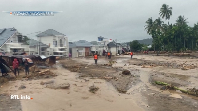 De très fortes pluies s'abattent sur le Sri Lanka depuis une semaine, provoquant inondations, coulées de boue et glissements de terrain. La région la plus touchée est celle du district de Badulla, dans le centre du pays, où 16 personnes ont été ensevelies dans leur maison en pleine nuit.
