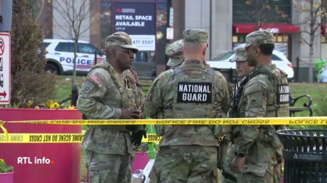 Une fusillade a éclaté à Washington la nuit dernière. Un homme a ouvert le feu contre 2 militaires près de la Maison Blanche. Les soldats ont été grièvement blessés. Le tireur est un Afghan qui avait obtenu l'asile aux Etats-Unis après avoir travaillé pour l'armée Américaine en Afghanistan.