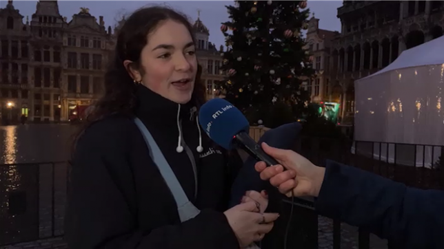 Bizarre, étrange mais sympa : les passants découvrent la nouvelle forme de la crèche de Noël à Bruxelles