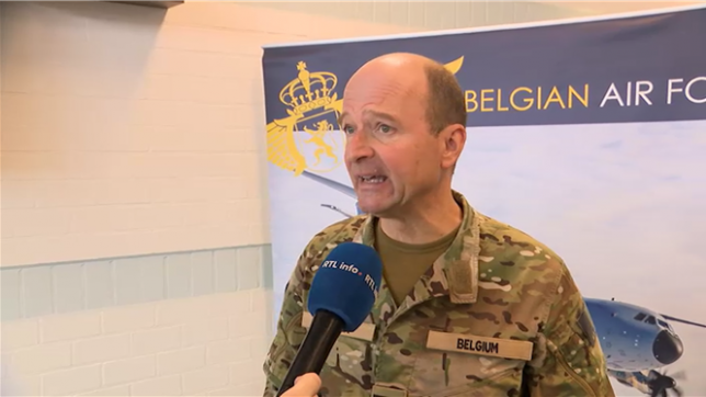 Ce dimanche midi, on en sait un peu plus sur les circonstances dans lesquelles un militaire belge a trouvé la mort en mission en Lituanie. La Défense a organisé une conférence de presse pour évoquer ce décès. Le chef de la Défense, Frederik Vansina, est au micro de Romain Mayez.