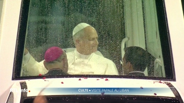 Le chef de l'Eglise est au Liban, il a appelé les Libanais au courage. Une visite qui est très suivie dans le pays.