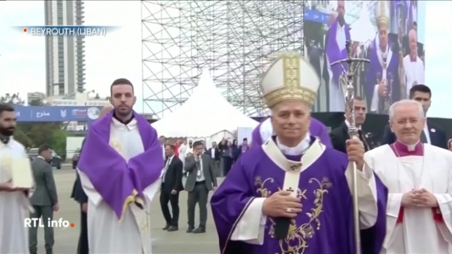 Le pape Léon XIV célèbre actuellement une messe sur le port de Beyrouth, au Liban, devant quelque 150 000 fidèles selon les autorités, point d'orgue de sa visite. Juste avant, le chef de l'Église s'était rendu sur les lieux de l'explosion du port en 2020, qui avait fait plus de 220 morts.