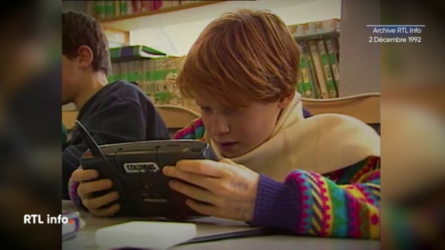 En 1992, les jeux vidéo commençaient à se populariser : une école primaire d'Ottignies leur consacrait alors une heure de cours par semaine, jugeant que certains pouvaient développer l'intelligence.
