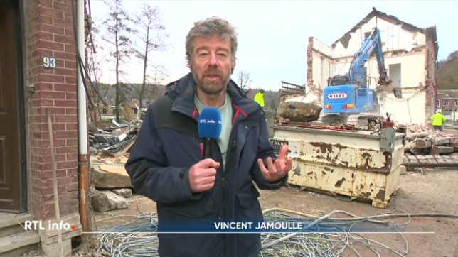 En direct dans le RTL info 13h, Vincent Jamoulle évoque un nouveau chantier de démolitions d'habitations à Chaudfontaine et dans la Vallée de la Vesdre où les traces des inondations de 2021 sont encore bien visibles. Ces travaux se font de manière très méthodique.