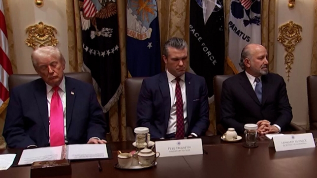 Donald Trump a été aperçu en train de somnoler en plain conseil des ministres