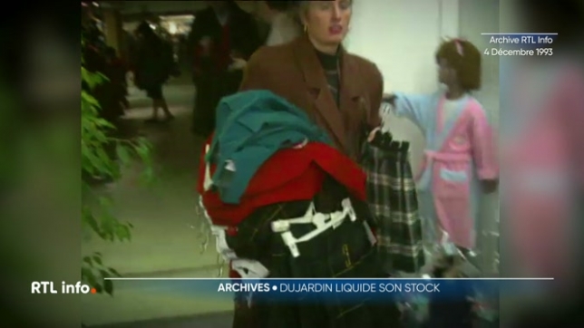 L'archive du jour nous emmène en date du 4 décembre 1993, lors de la faillite de l'enseigne Dujardin. Le magasin de vêtements pour enfants, très prisés, liquidait son stock à Bruxelles.