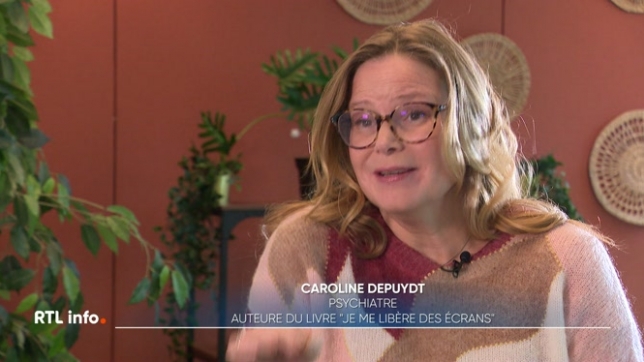 Pour la plupart des experts, il ne faut pas forcément interdire totalement les écrans, mais plutôt en limiter l'accès et mieux encadrer leur utilisation.