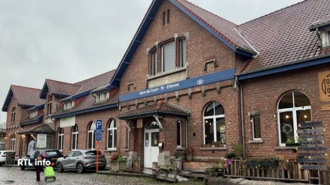 La coopérative citoyenne Quatre Quarts occupe désormais la gare de Court-Saint-Etienne qui n'est plus qu'un point d'arrêt pour les trains de la SNCB. On y trouve une cantine citoyenne, et des activités variées y sont désormais organisées (yoga, ateliers créatifs, expositions, concerts).