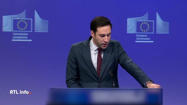 L'Union Européenne inflige une amende de 120 millions d'euros à X, le réseau social d'Elon Musk. C'est la 1ère amende du genre imposée à une plateforme dans le cadre du règlement sur les services numériques, une loi adoptée en 2023 pour lutter contre les contenus en ligne illégaux et dangereux.