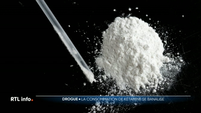 Il y a deux ans, Matthew Perry, l'inoubliable Chandler de Friends, était retrouvé mort chez lui en Californie. Derrière ce drame, une addiction à la kétamine. Mais cette drogue ne touche pas seulement les stars : en Belgique, elle séduit de plus en plus de jeunes, avec des risques graves à la clé.